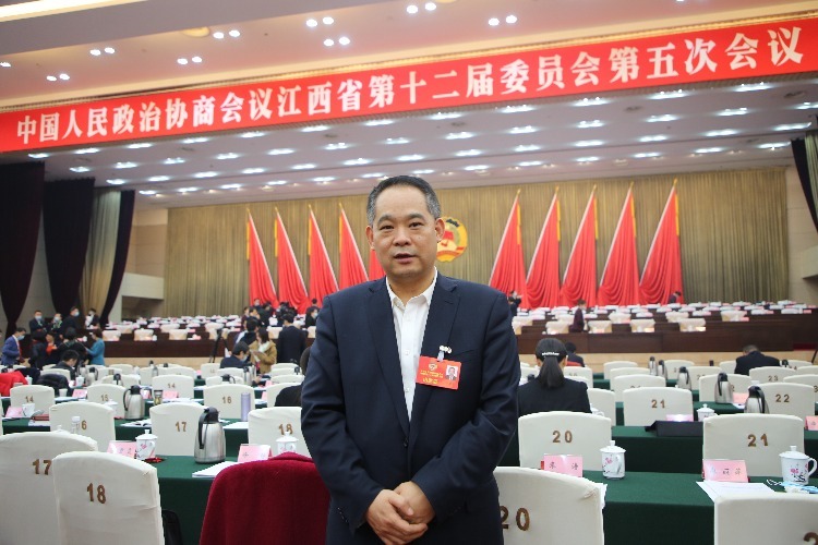 江西省政协委员、南昌大学第一附属医院副院长乐爱平