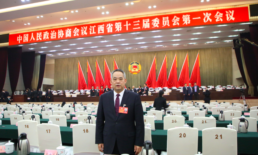 江西省政协委员，农工党江西省委会副主委、农工党南昌大学委员会主委，南昌大学第一附属医院副院长、南昌市第一医院院长乐爱平
